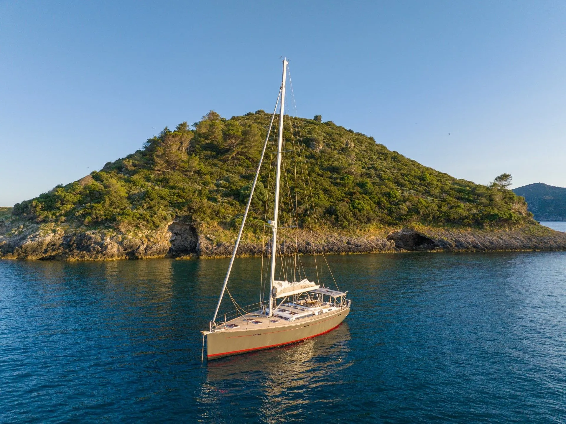 Charter a 16m Sailing Yacht Dufour 525 GL in Porto Ercole