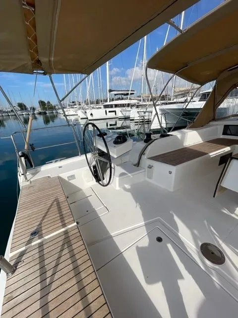 Lilas Charter Boat - 1
