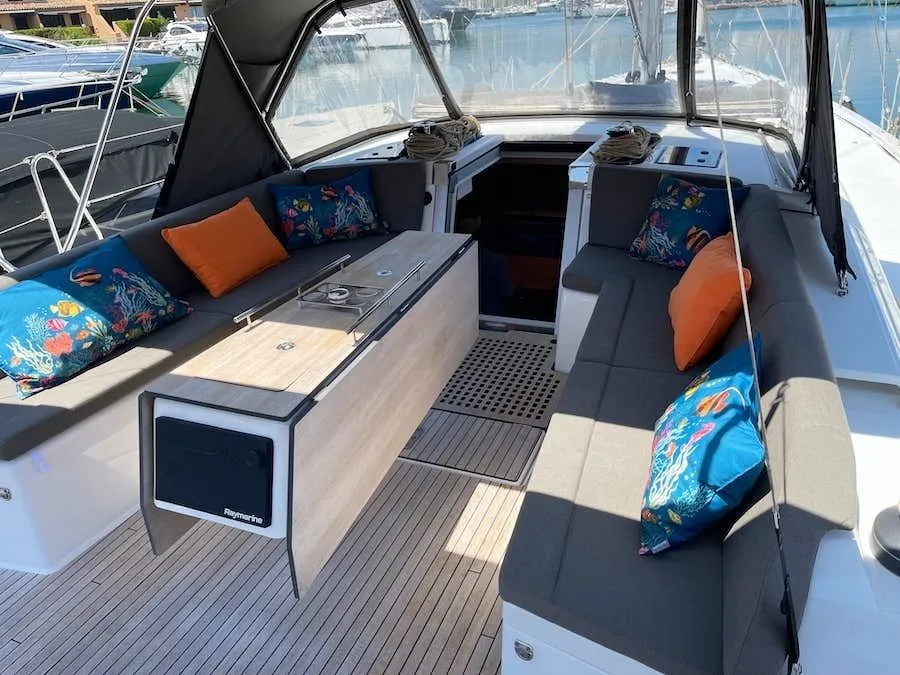 Rent a 16.35m Sailing Yacht Dufour 530 in Cogolin