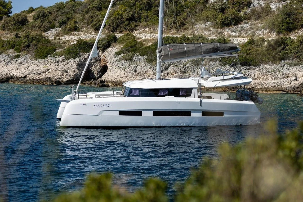 Лодка - Взять в чартер 14.7м Dufour Catamarans 48 катамаран в Примоштене