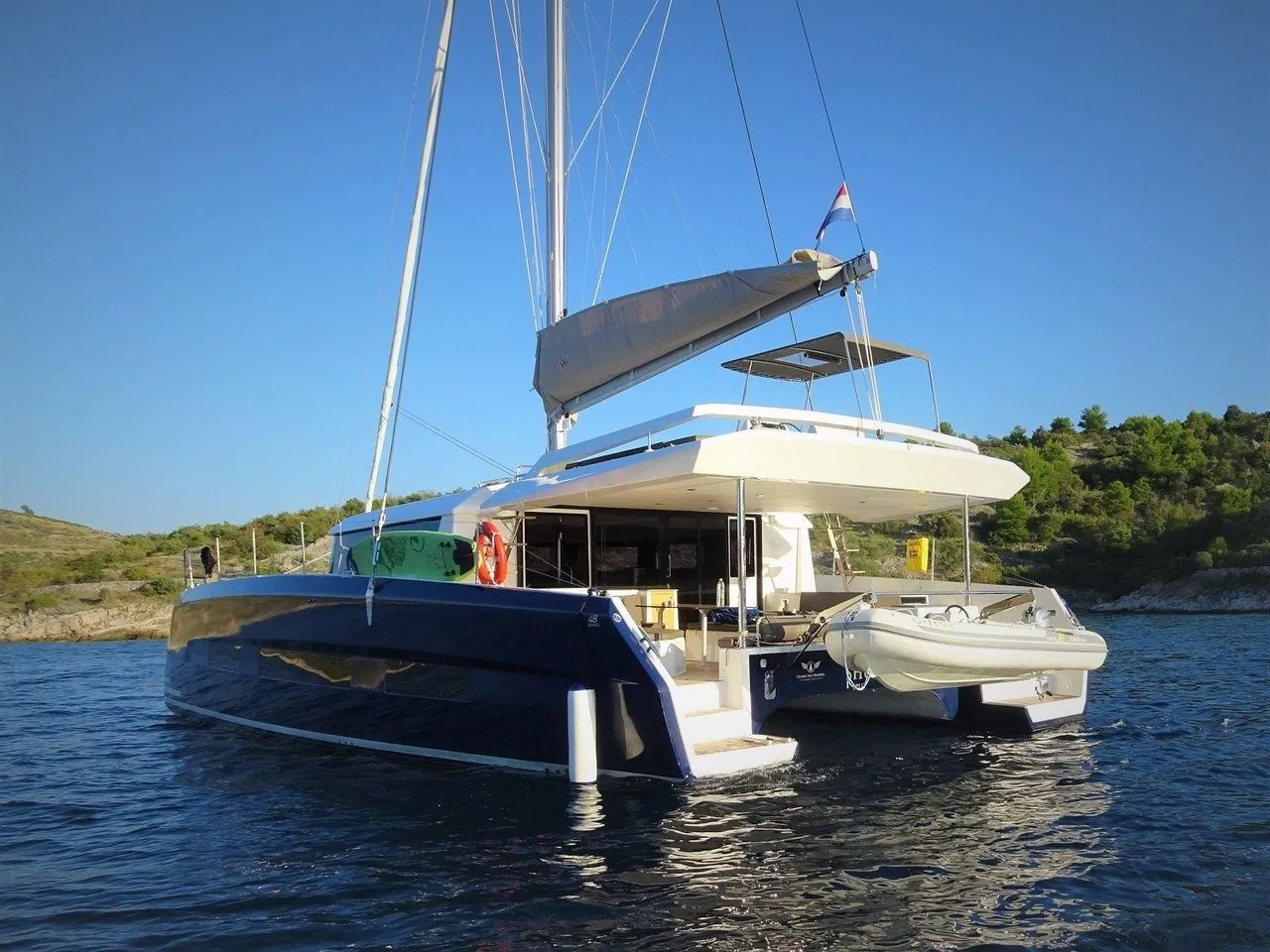 Charter a 14.7m Dufour Catamarans 48 in Primošten
