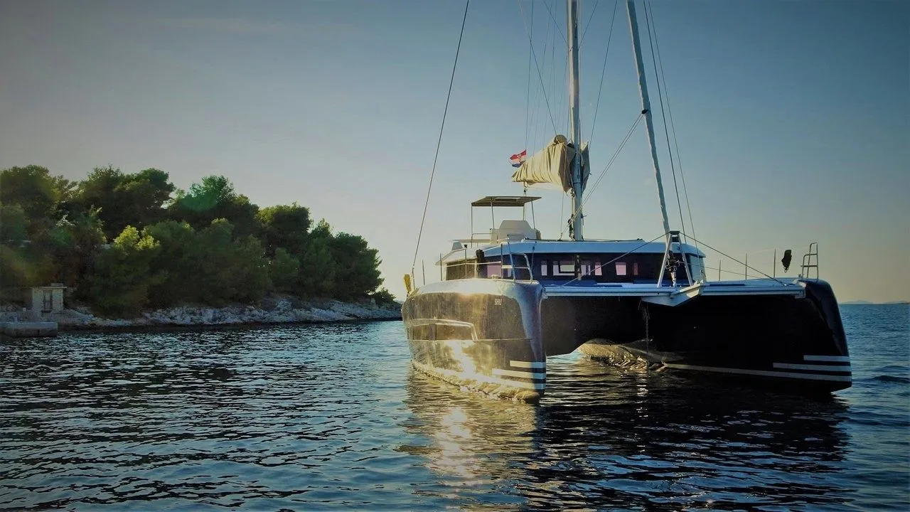 Uno Charter Boat