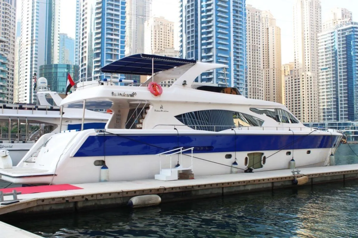 25.9m Dubai Motor Yacht Duretti 85 Hire