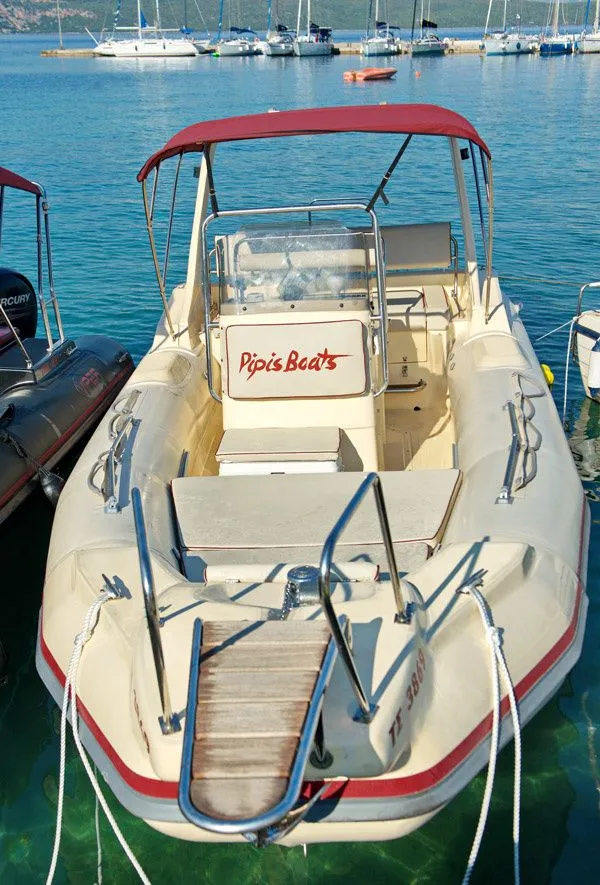 7.4m Nikiana Eagle 24 Motor Boat Hire