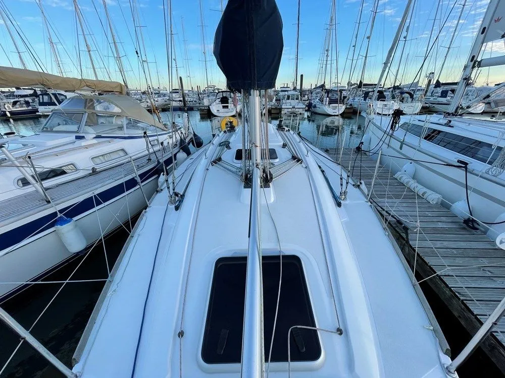 Charter a 9.4m Boat in Southampton