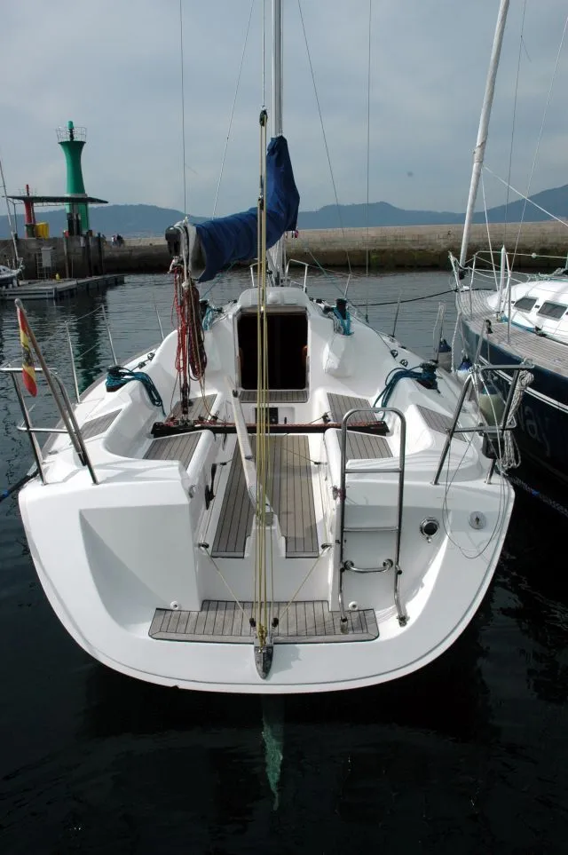 Rent a 9.4m Elan 31 Sailing Yacht in Vigo