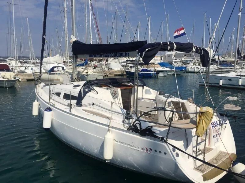 Amazone Charter Boat