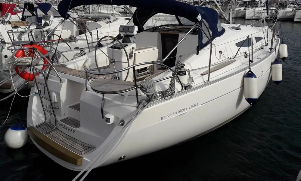 Dodo Charter Boat