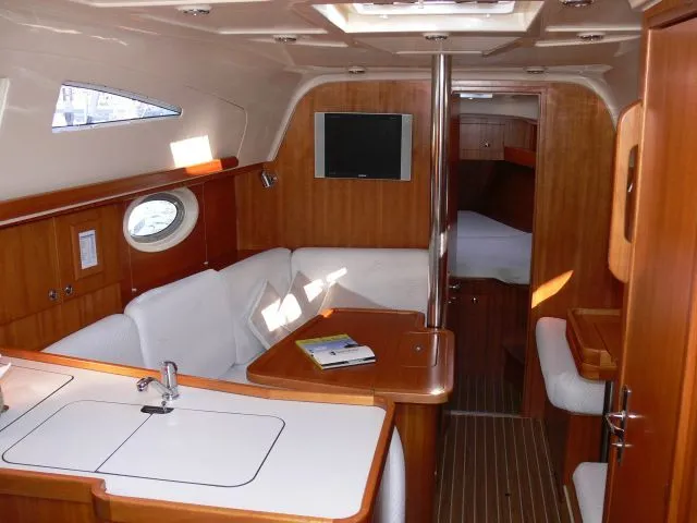 Sailway Cinco Charter Boat
