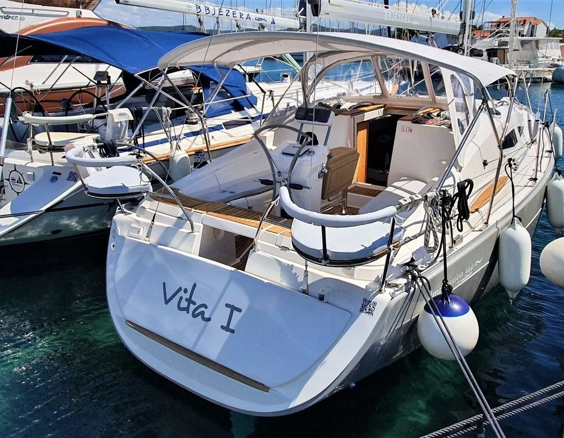 Vita 1 Charter Boat