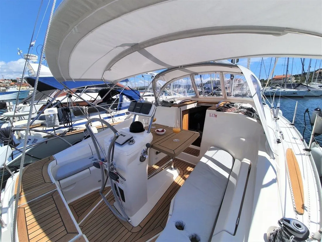Vita 1 Charter Boat