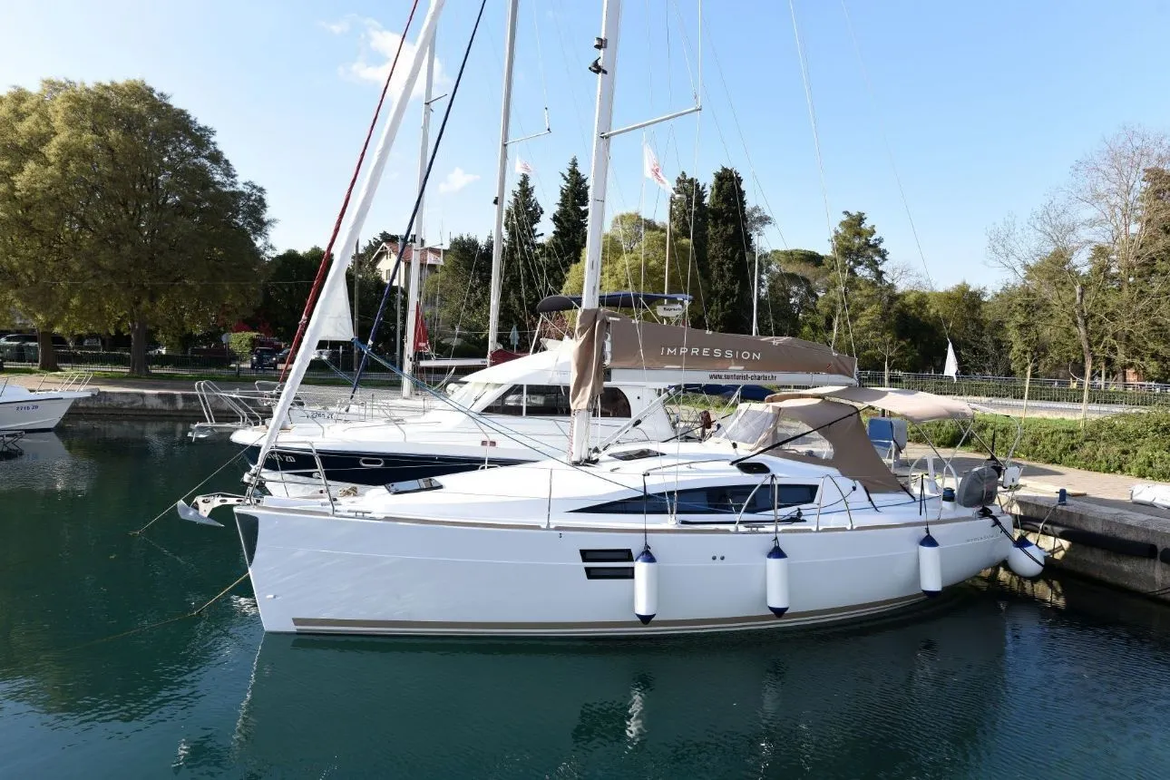 Aurora Charter Boat