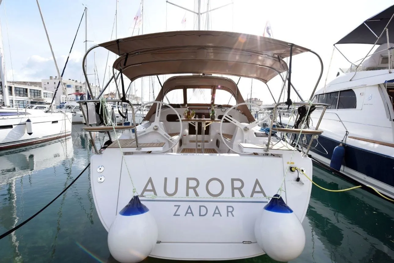 Charter a 9.99m Sailing Yacht in Zadar