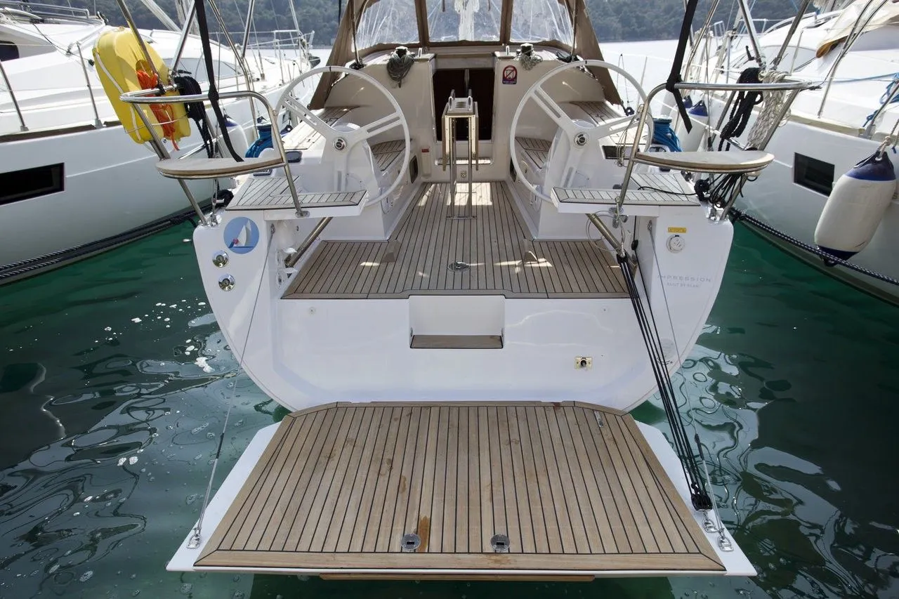 Charter a 10.6m Elan 35 Impression in Mali Losinj
