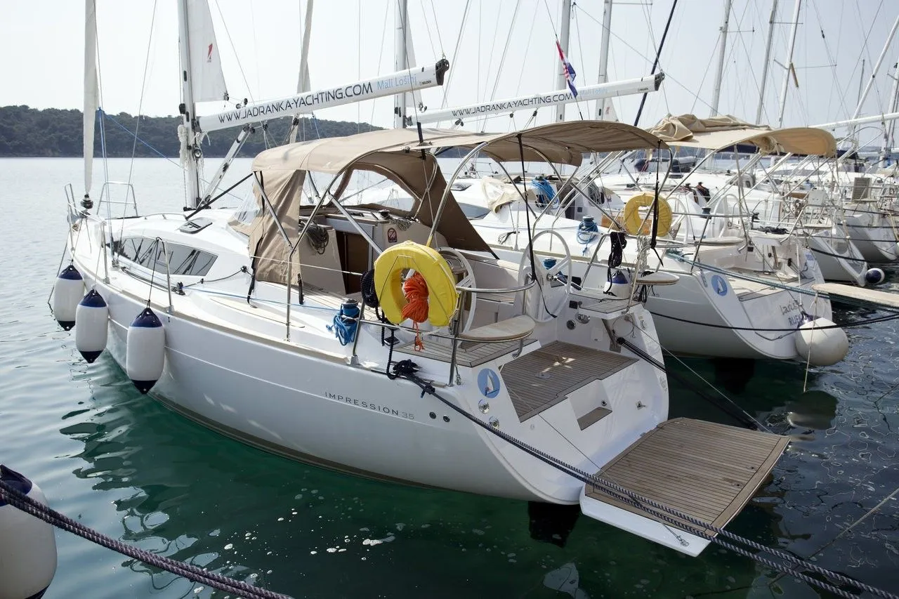 Charter a 10.6m Elan 35 Impression in Mali Losinj