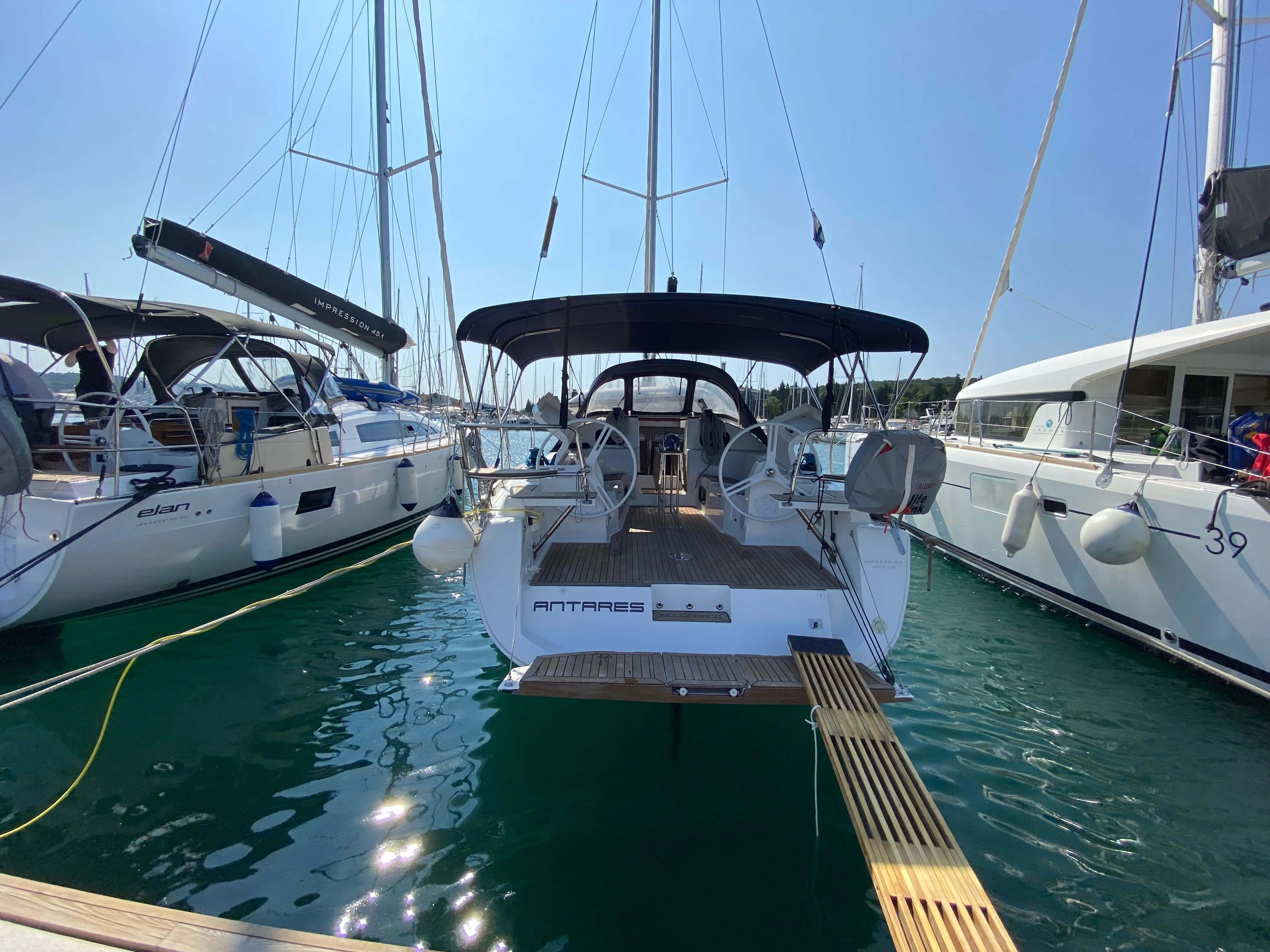 Charter a 11.48m Boat in Pula