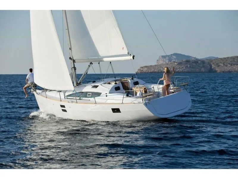 Explore Šibenik on a 11.9m Rental Sailing Yacht