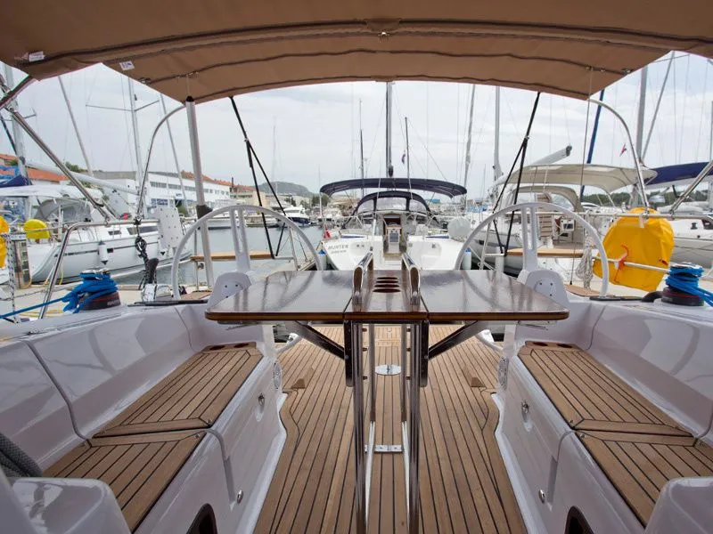 Explore Rabac on a 11.9m Rental Sailing Yacht