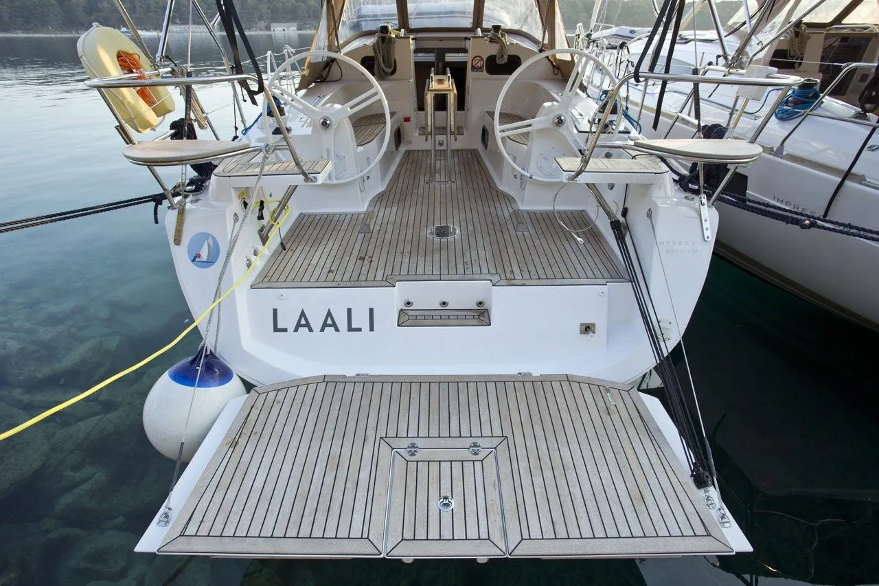 Explore Mali Losinj on a 11.9m Rental Sailing Yacht