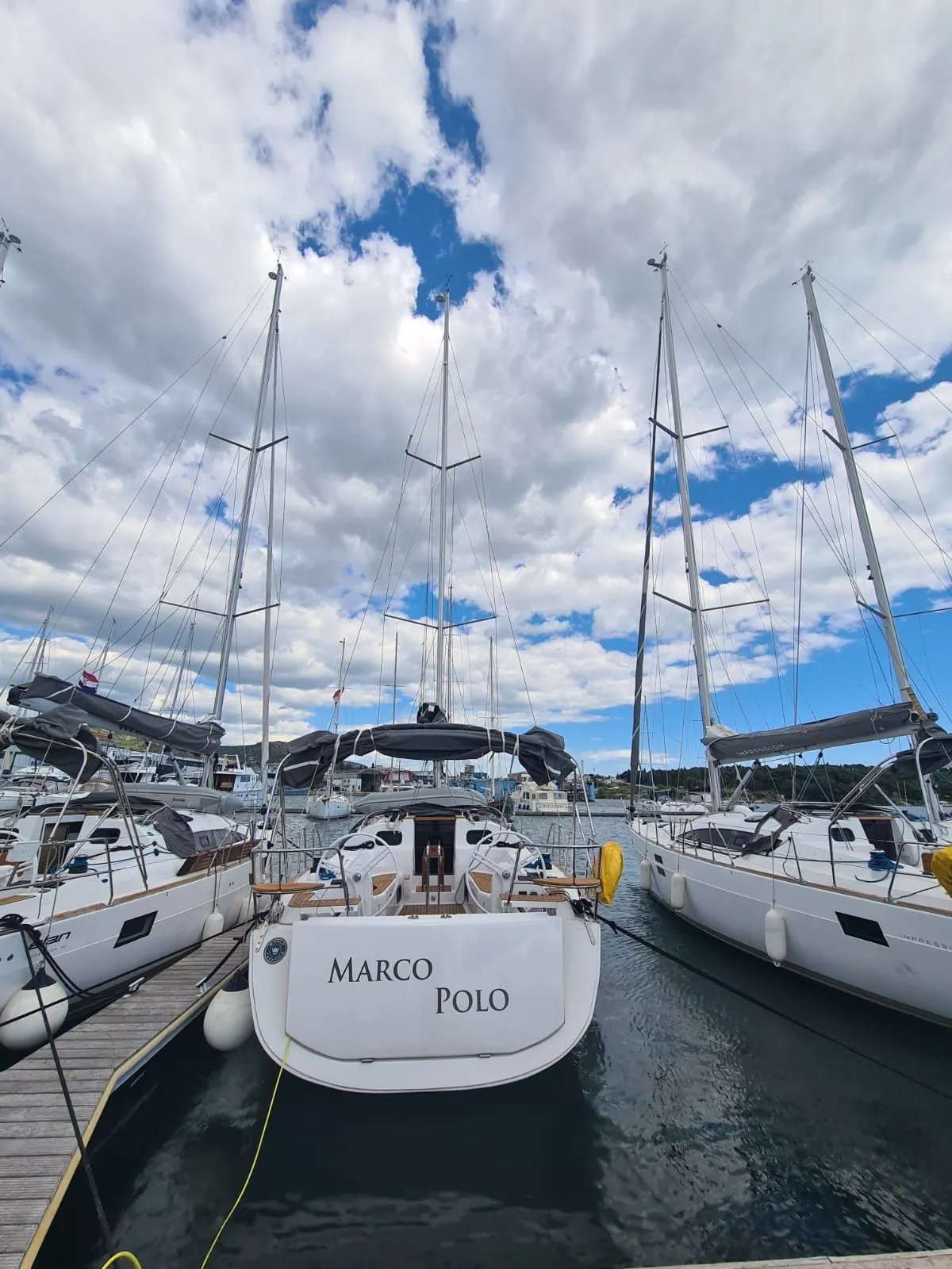 Rent a 11.9m Elan 40 in Šibenik
