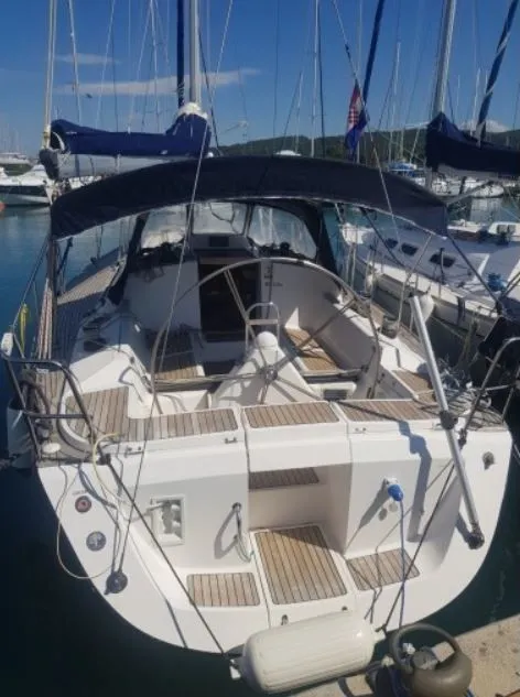 Rent a 11.9m Sailing Yacht in Genoa