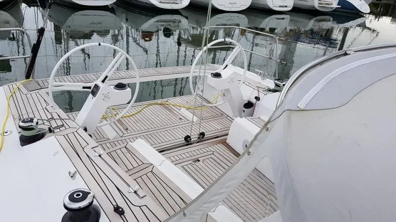 Rent a 11.95m Sailing Yacht Elan 400 S in Arzon