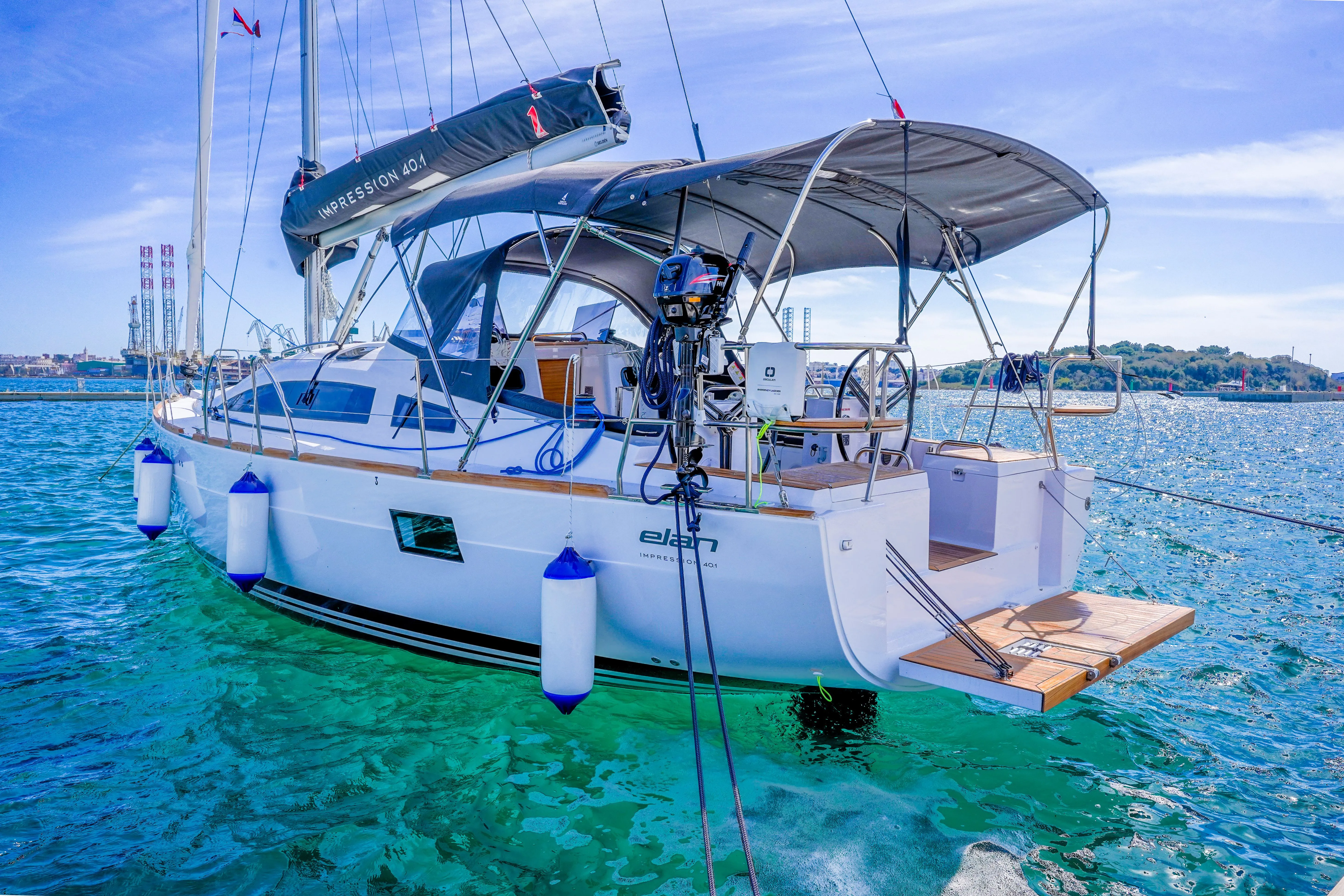 Le Mat Charter Boat