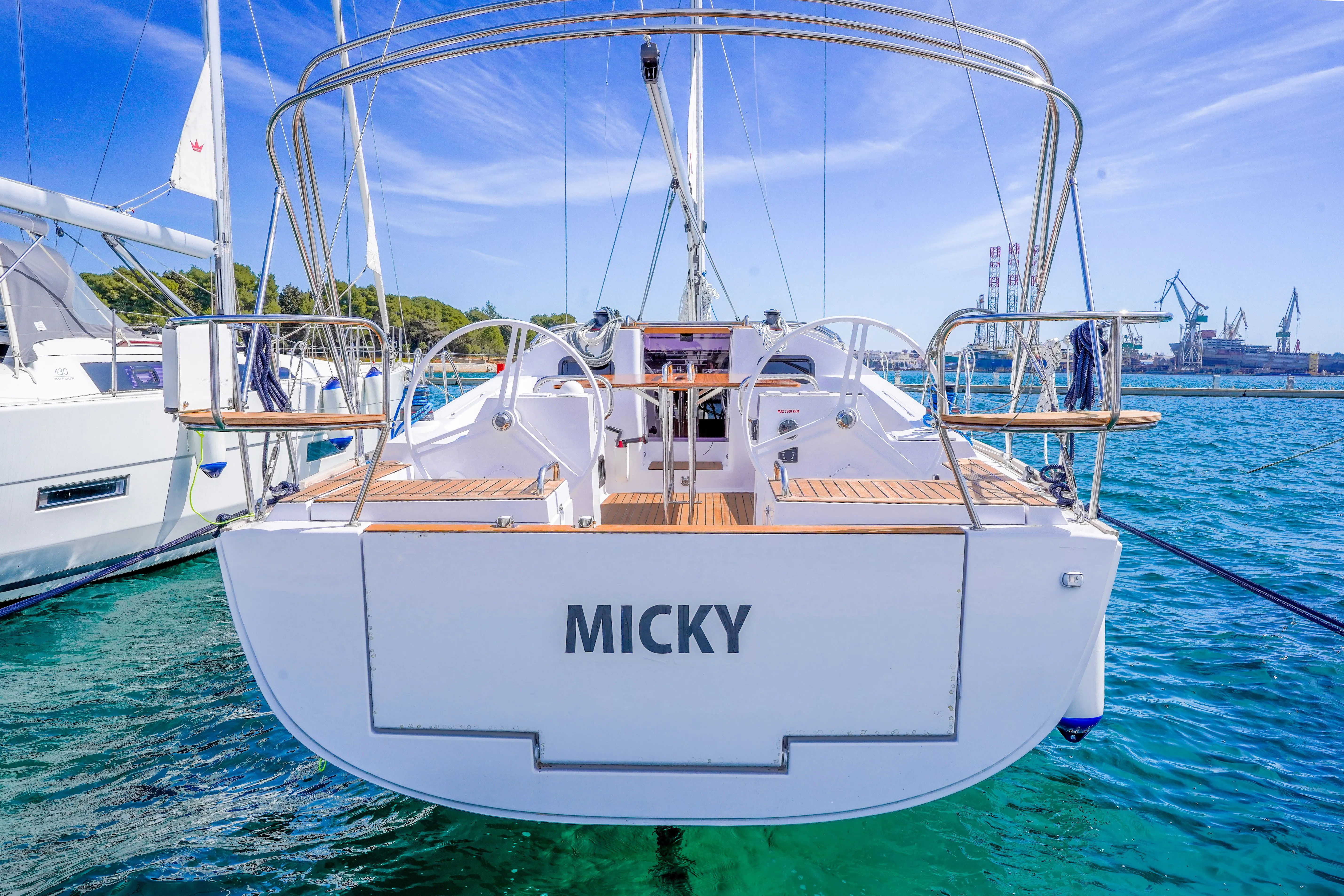 Micky Charterboot - 5