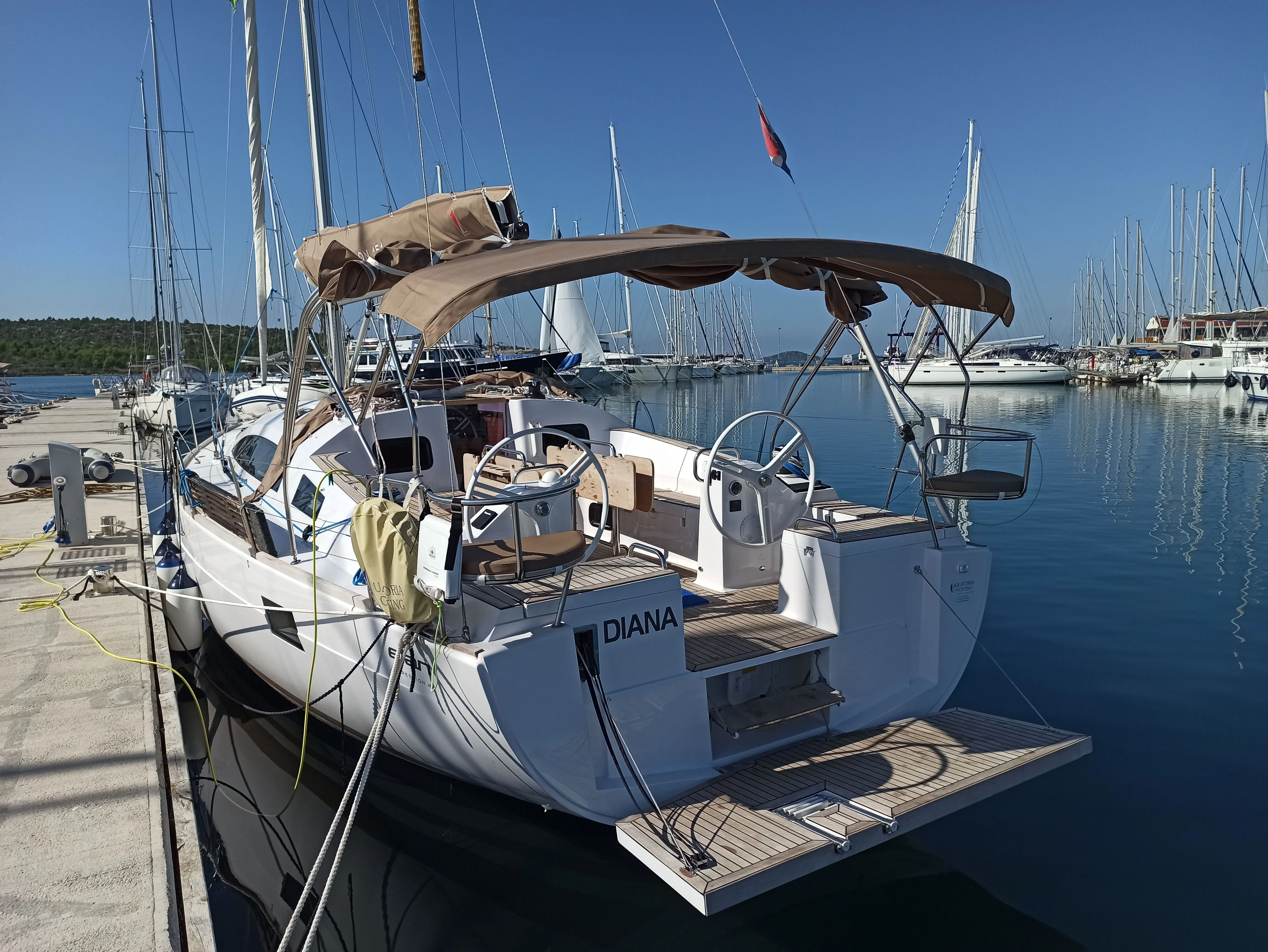 Diana Charterboot - 3