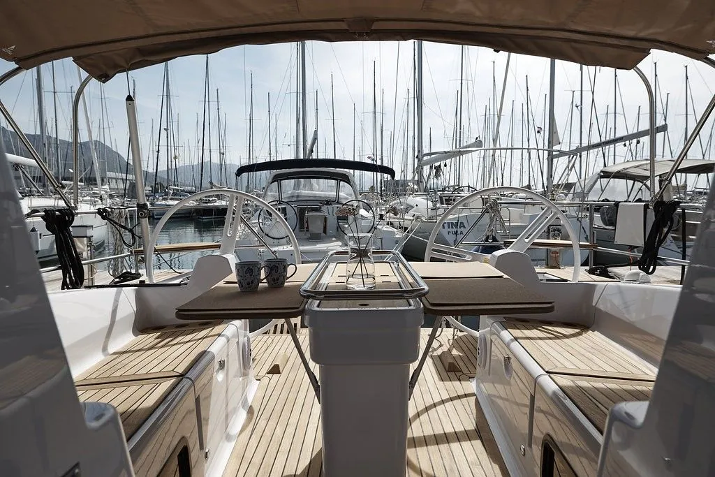 Adriana Charterboot - 5