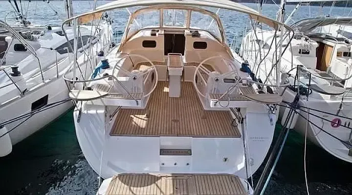 Alcamaro Charter Boat