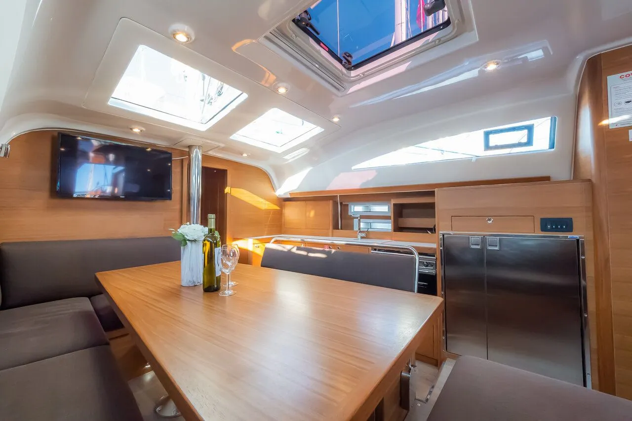 Чартер Josephine - 5