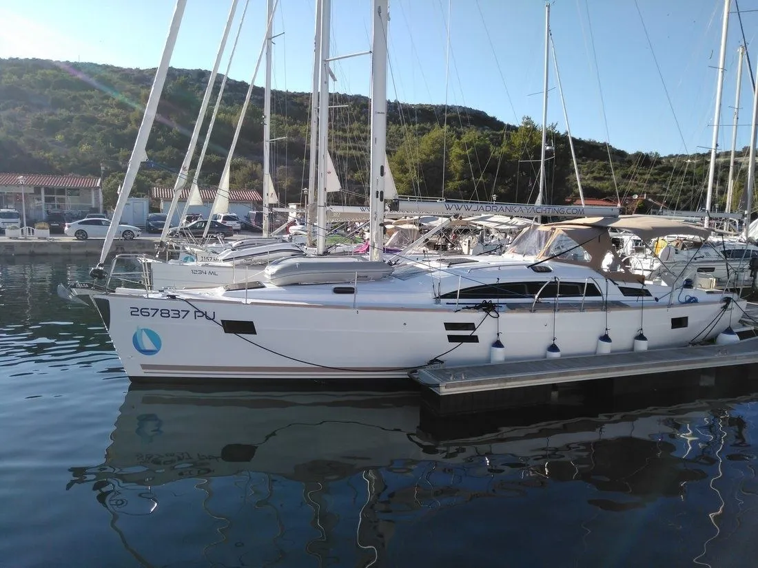 Boot - Rent a 13.85m Elan 45 Sailing Yacht in Primošten
