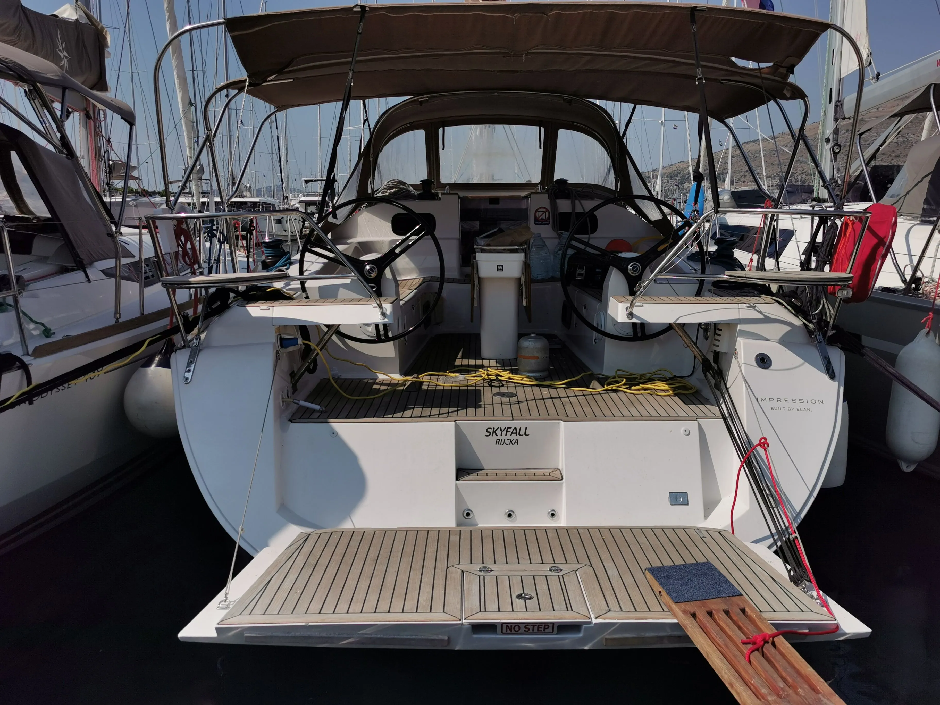 Explore Slano on a 13.85m Rental Boat