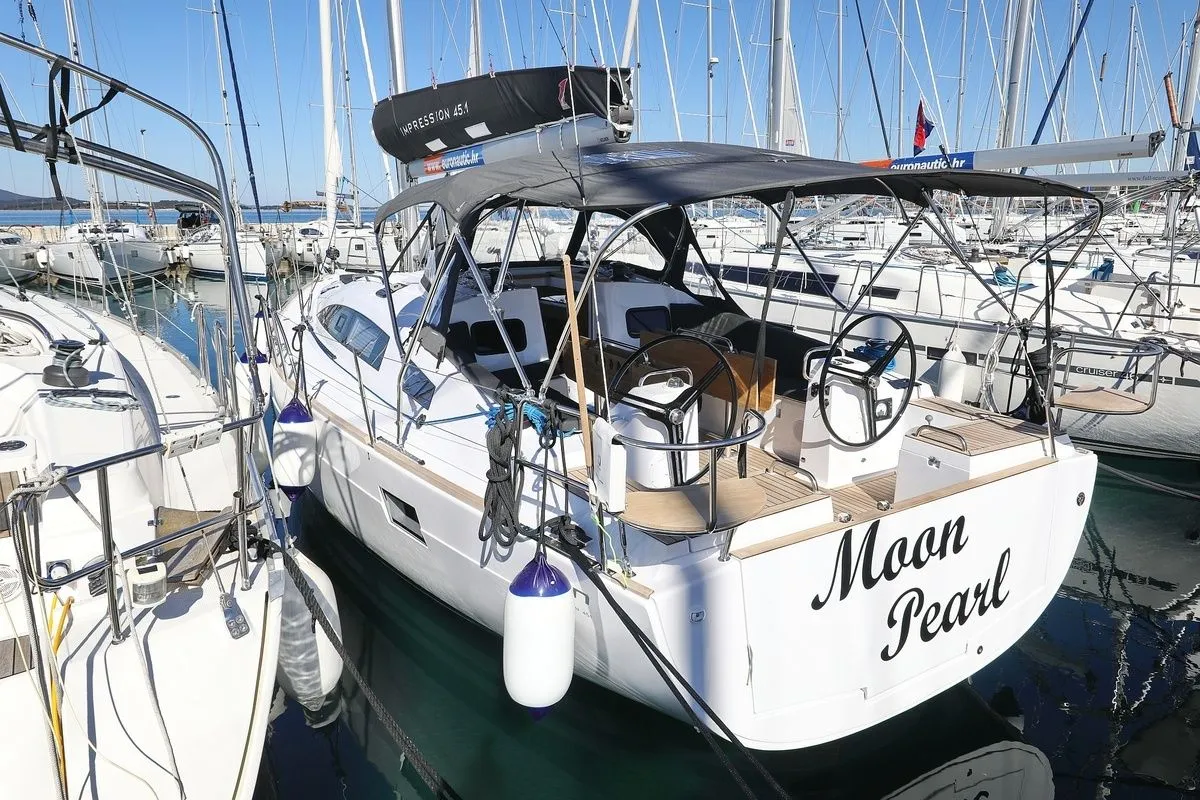 Moon Pearl Charterboot - 3