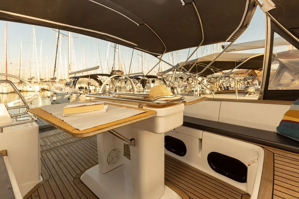 Iliana Charter Boat