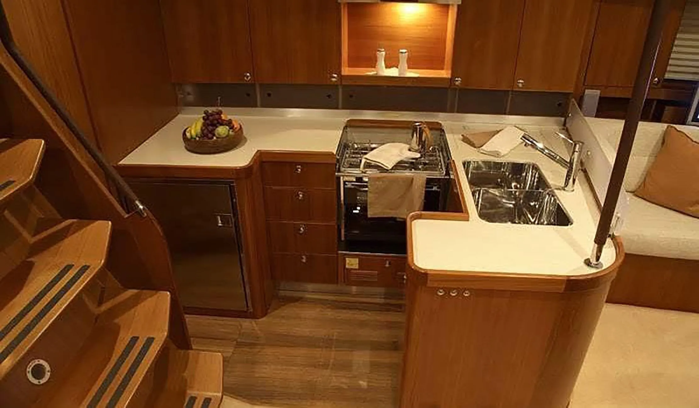 Luna Charter Boat