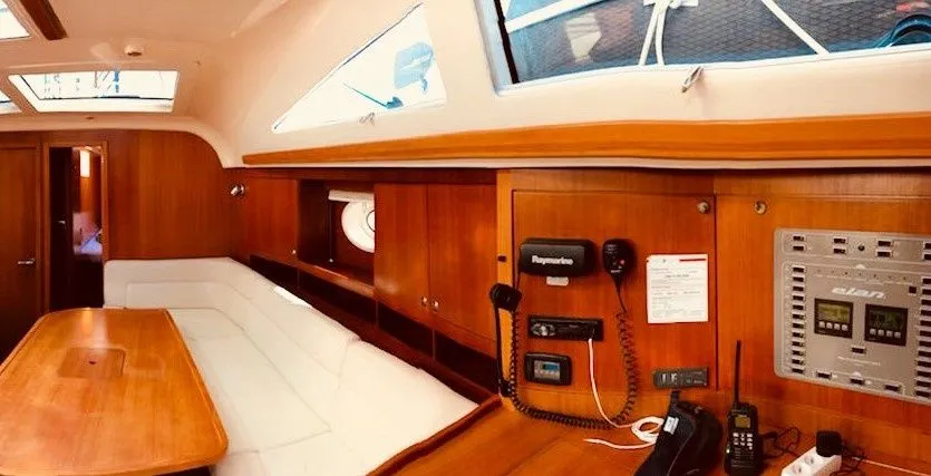 Luna Charter Boat