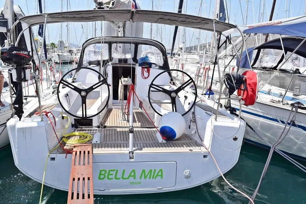 Rent a 10.6m Elan E4 Sailing Yacht in Pula