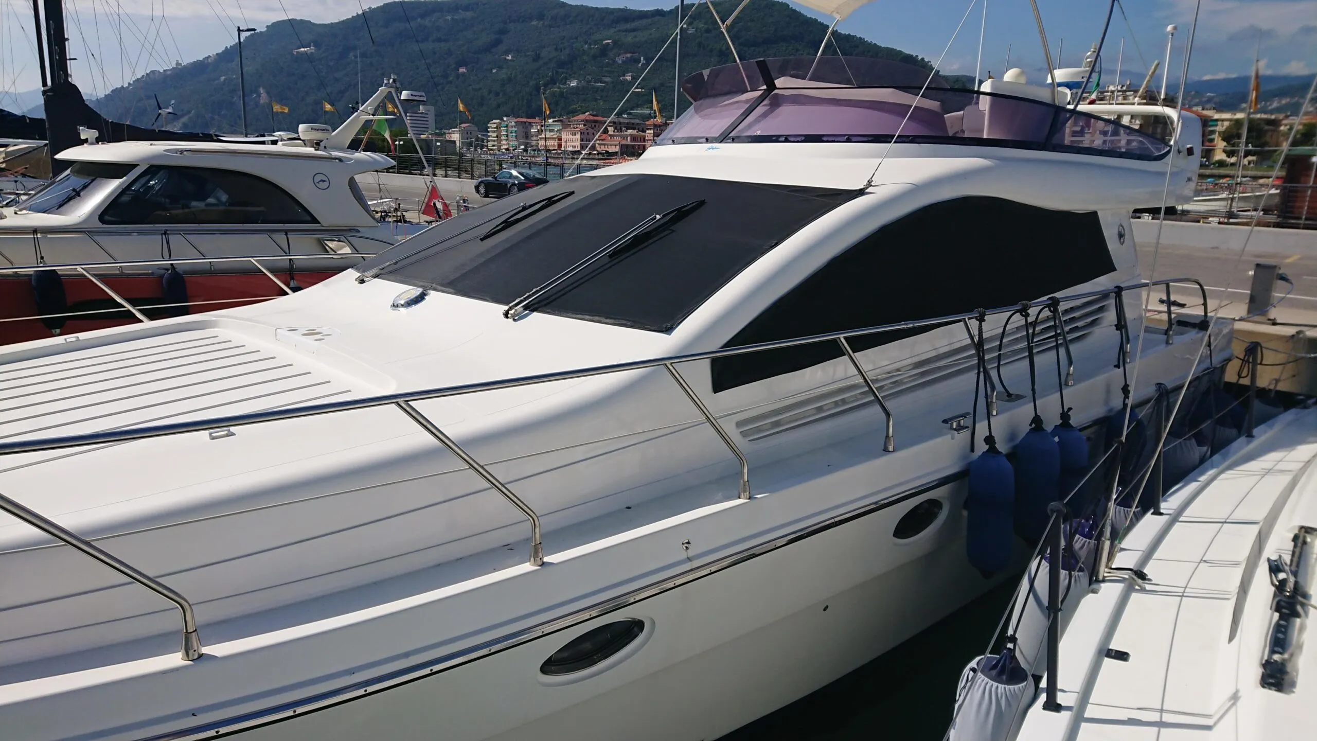 Rent a 15m Motor Yacht in Salerno