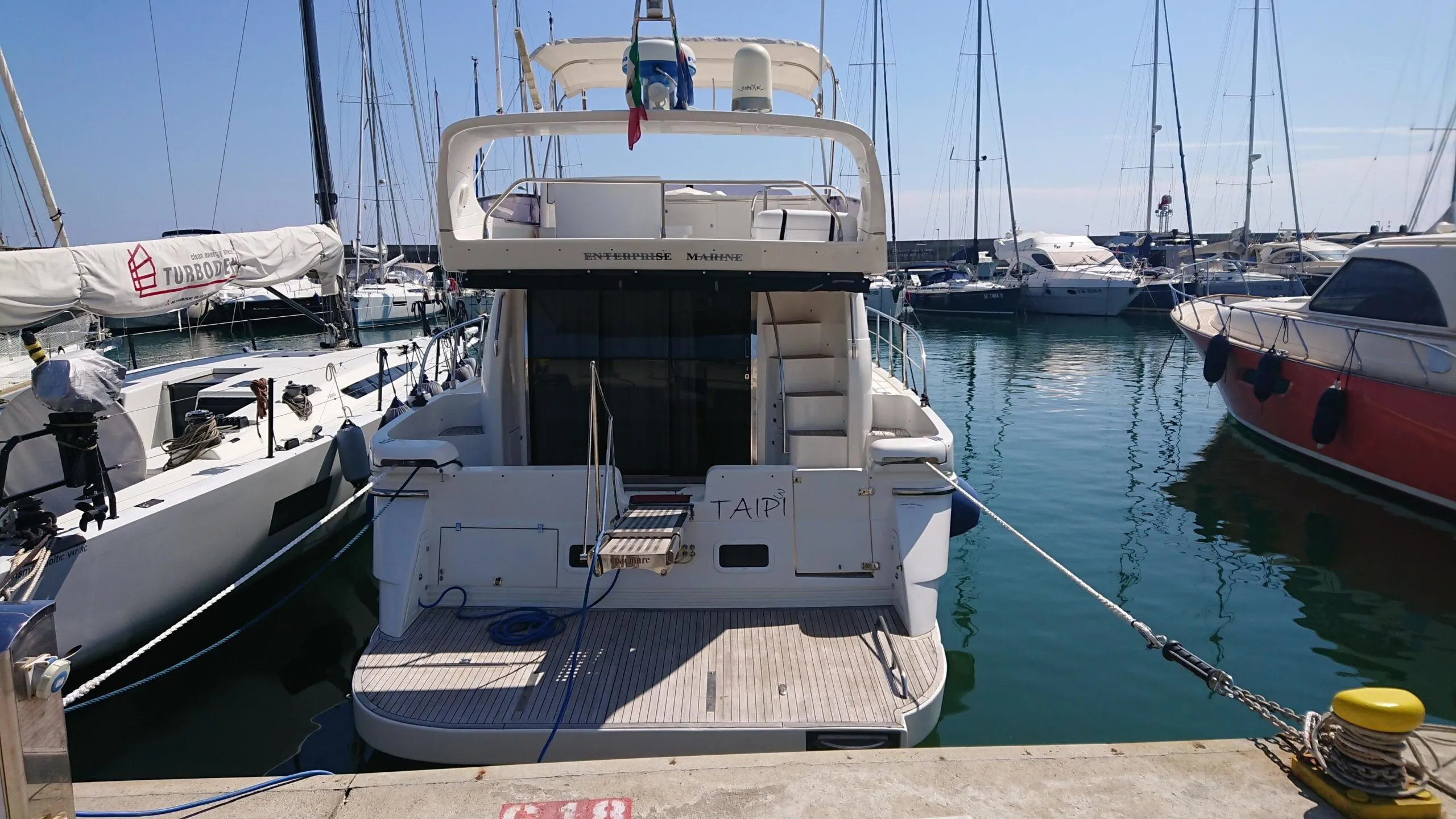 Rent a 15m Motor Yacht in Salerno