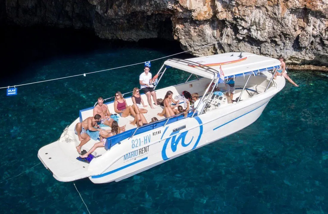 Rent a 11m Motor Boat in Hvar