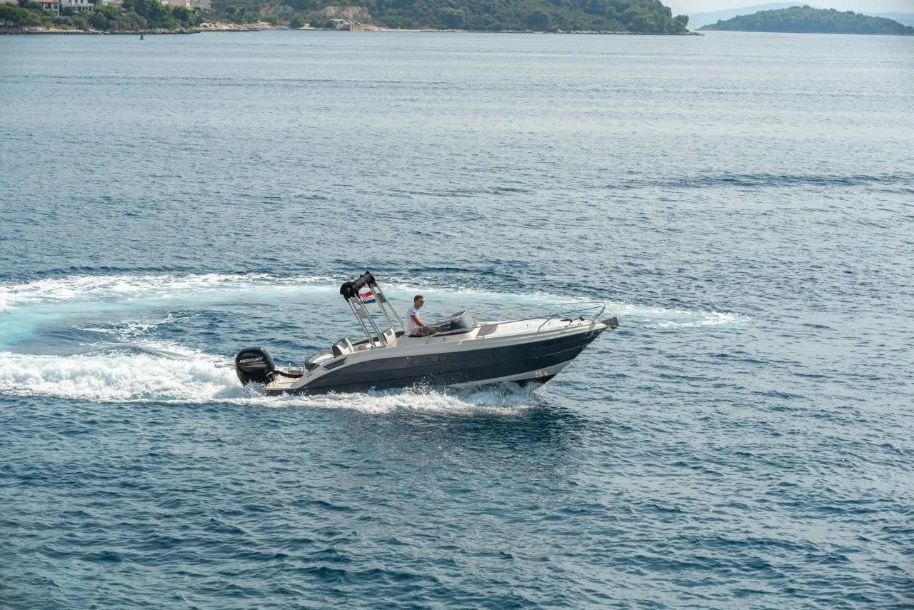 Charter a 7m Motor Boat Eolo 730 in Trogir