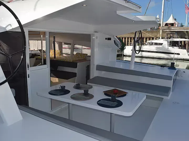 Absolu Charter Boat