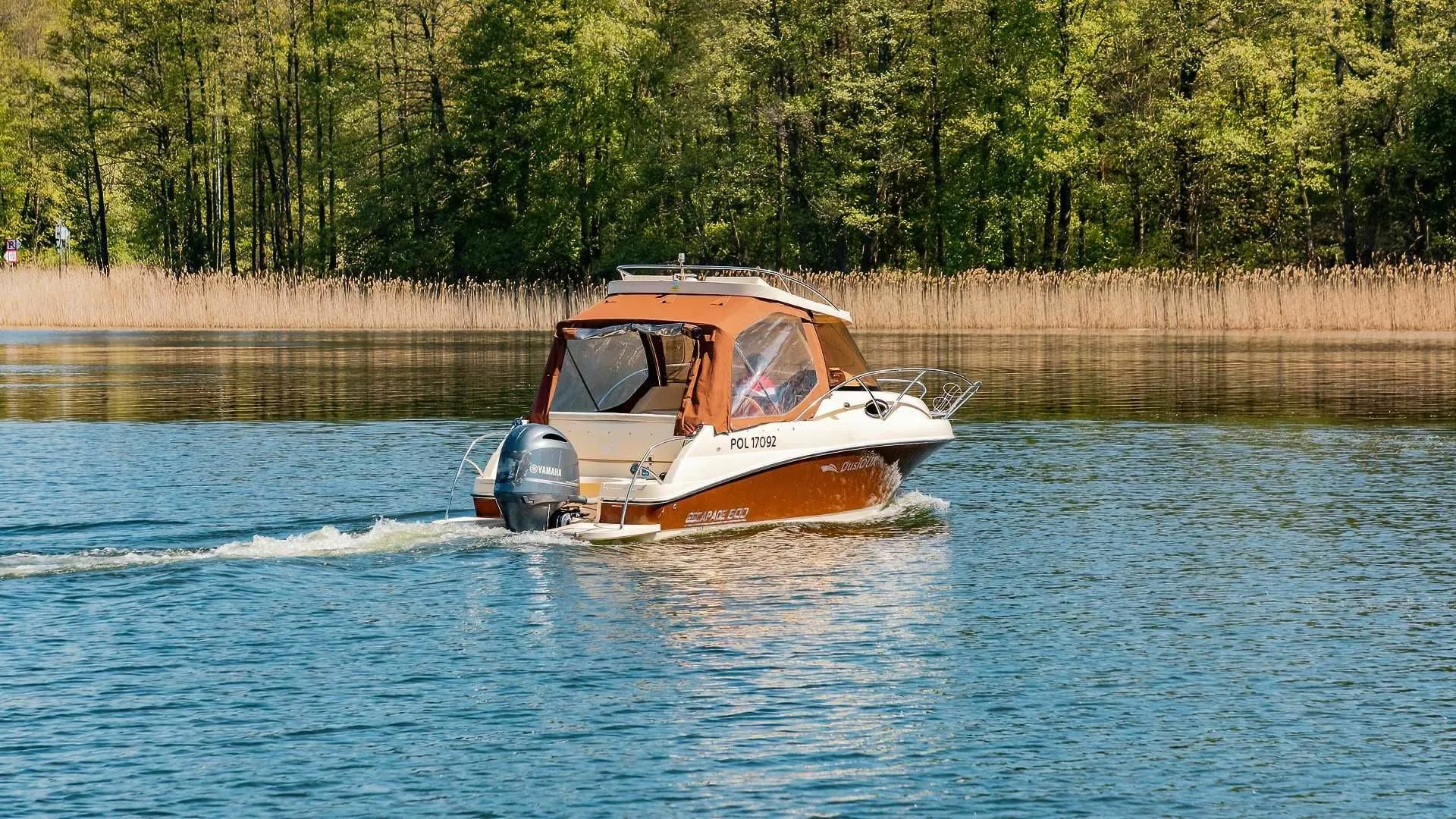 Explore Wilkasy on a 5.98m Rental Motor Boat