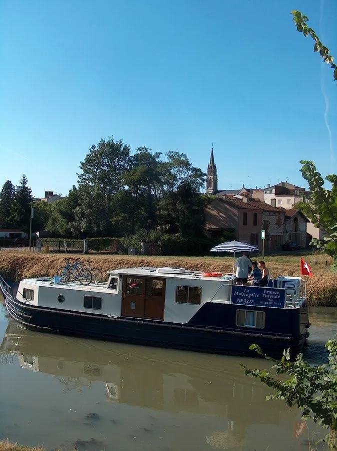 No Name Charter Boat
