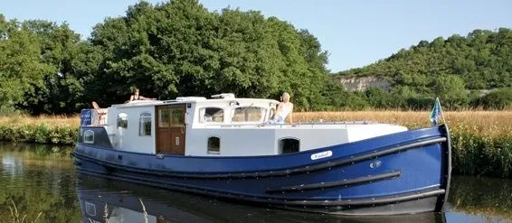12m Vermenton 2 Cabin House Boat Hire