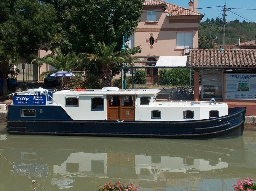 No Name Charter Boat