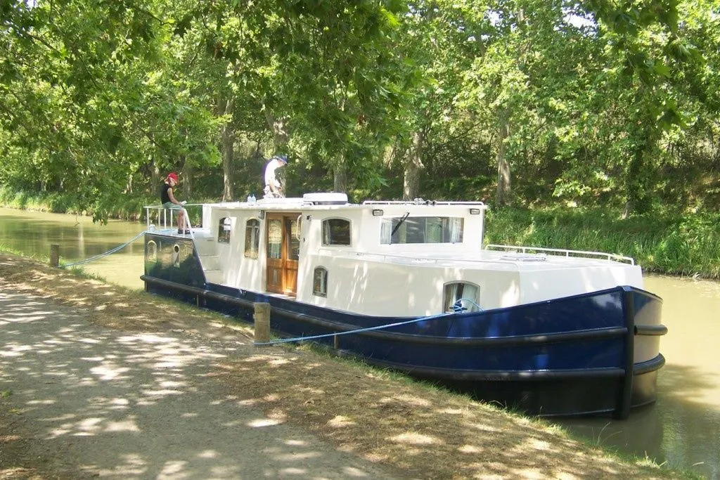 No Name Charter Boat