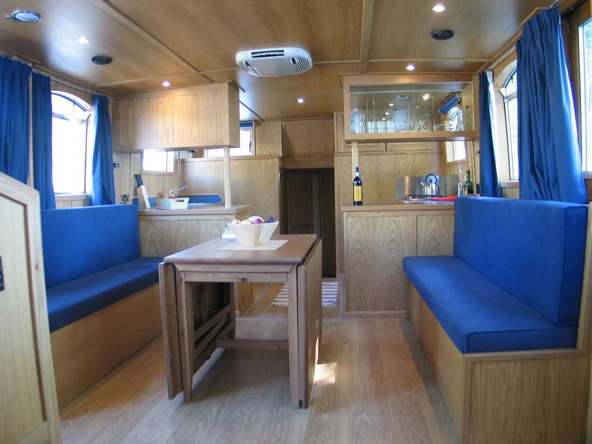 Explore Vermenton on a 14.99m Rental House Boat